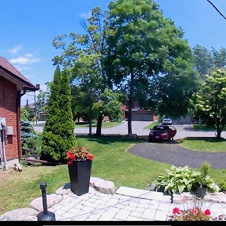Furnished Family Home Near Toronto - Great Location Game Room - Backyard - Parking & Self Checkin Pickering Eksteriør bilde