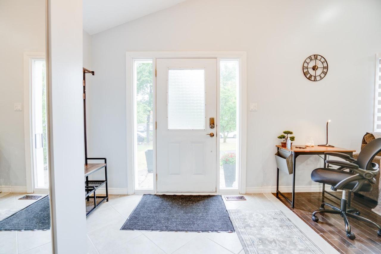 Furnished Family Home Near Toronto - Great Location Game Room - Backyard - Parking & Self Checkin Pickering Eksteriør bilde
