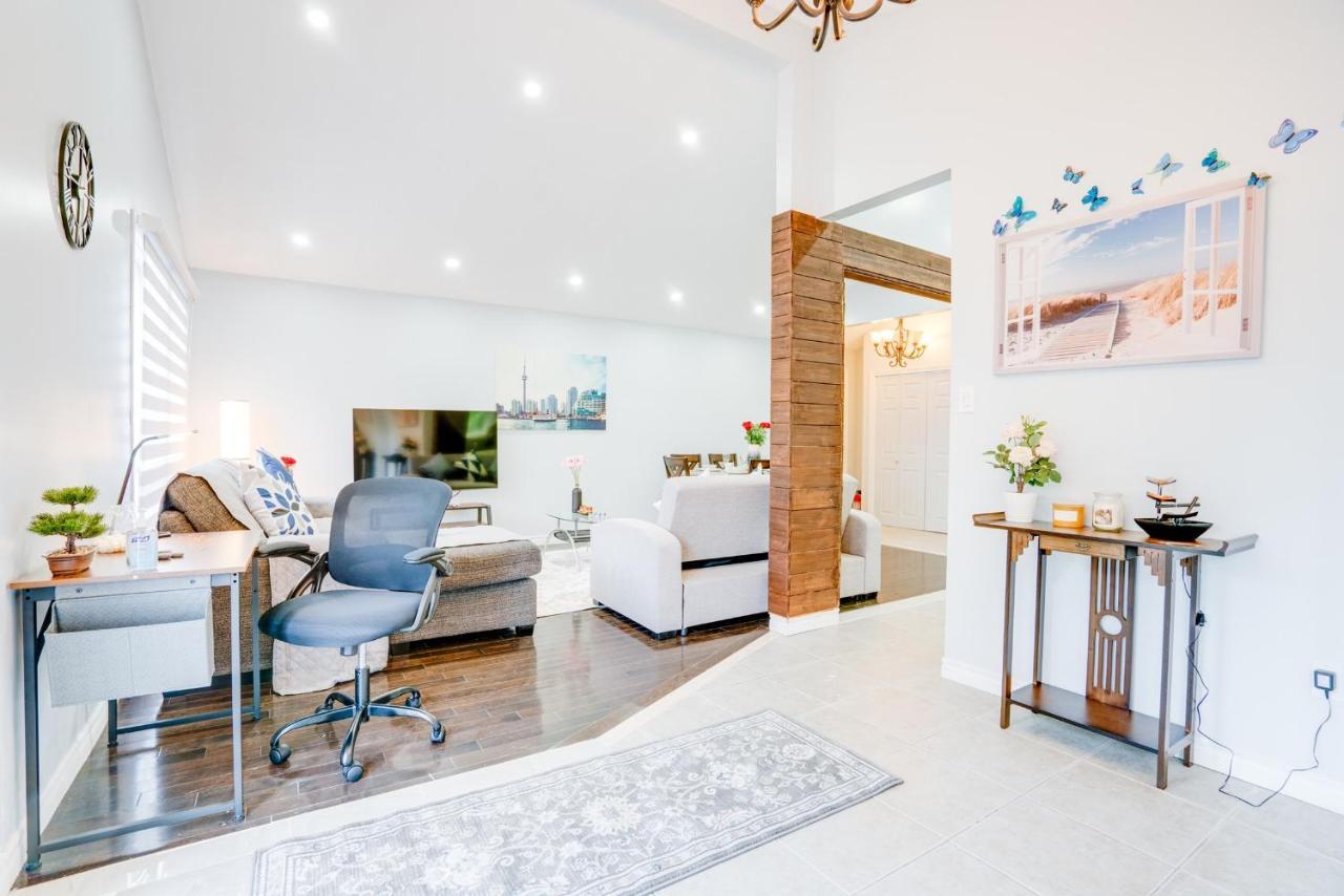 Furnished Family Home Near Toronto - Great Location Game Room - Backyard - Parking & Self Checkin Pickering Eksteriør bilde