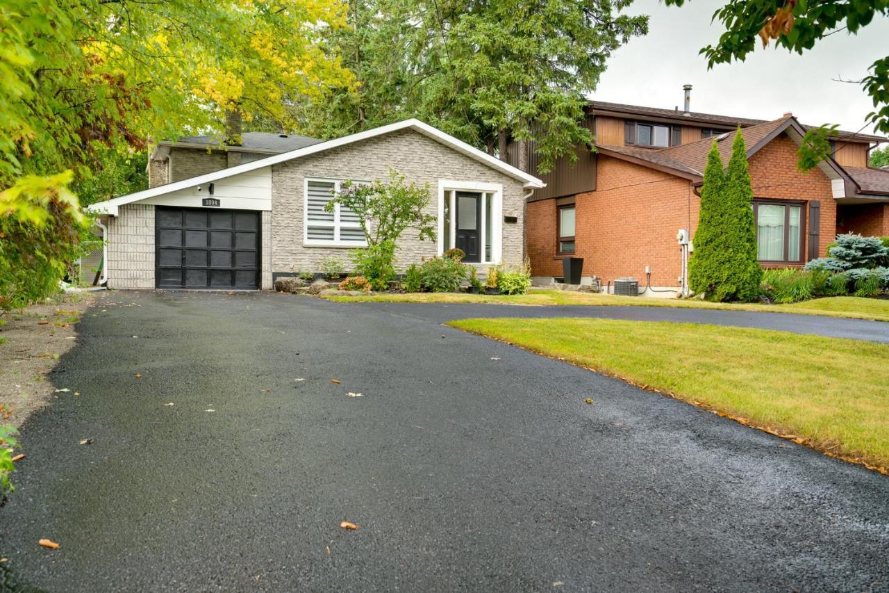 Furnished Family Home Near Toronto - Great Location Game Room - Backyard - Parking & Self Checkin Pickering Eksteriør bilde