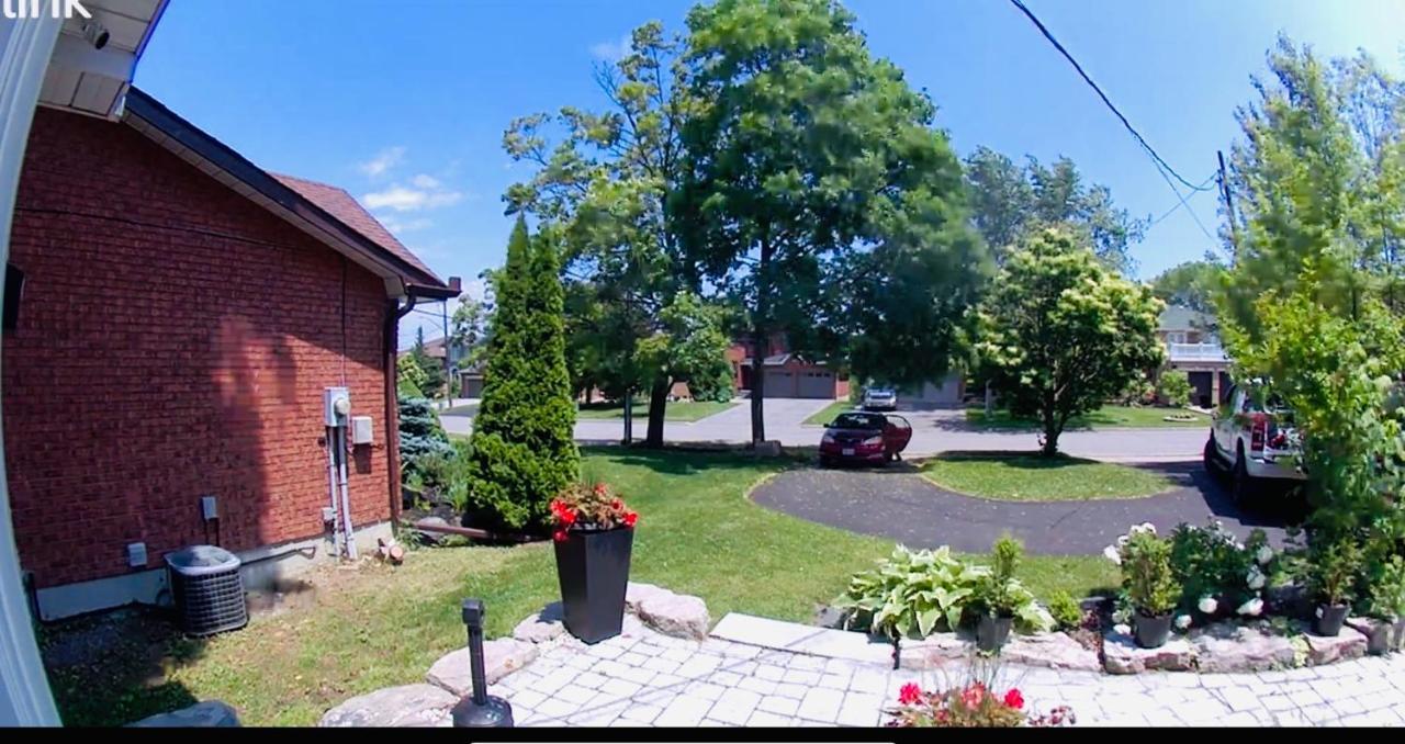 Furnished Family Home Near Toronto - Great Location Game Room - Backyard - Parking & Self Checkin Pickering Eksteriør bilde